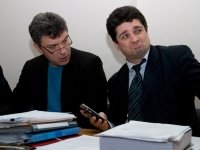 Немцов, Милов и юристы Тимченко в ожидании судьи - наблюдения фотокорреспондента Право.Ru — фото 5 