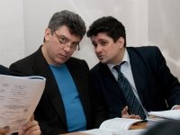 Немцов, Милов и юристы Тимченко в ожидании судьи - наблюдения фотокорреспондента Право.Ru — фото 4 