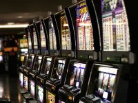 В Красноярске полиция изъяла в подпольном казино более миллиона рублей