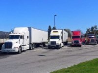 Депутаты согласились повысить налог на грузовики и автобусы