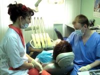Клиентка стоматологии отсудила ущерб за некачественные зубы
