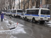 Прения на процессе Алексея Козлова начались с сотен граждан и трех автобусов с полицией — фото 1 