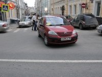 "Парконы" и паркинг - фоторассказ о "мягкой" акции по предупреждению нарушений парковки в Москве — фото 29 
