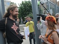 Обманутые ожидания - фотозарисовки у Мосгорсуда, который еще на месяц продлил арест Pussy Riot — фото 17 