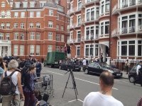 Осада посольства Эквадора в Лондоне из-за Джулиана Ассанджа - фоторепортаж — фото 7 