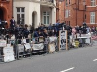 Осада посольства Эквадора в Лондоне из-за Джулиана Ассанджа - фоторепортаж — фото 6 