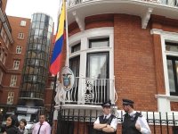 Осада посольства Эквадора в Лондоне из-за Джулиана Ассанджа - фоторепортаж — фото 3 