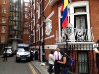 Осада посольства Эквадора в Лондоне из-за Джулиана Ассанджа - фоторепортаж — фото 2 