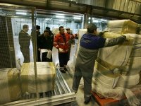 Двое работников похитили со склада одежду на сумму более 100 тысяч рублей