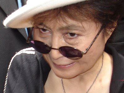 Суд отдал видео с Ленноном Йоко Оно
