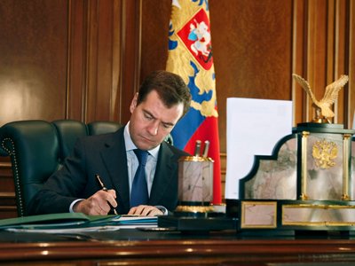 Медведев внес коррективы в закон &quot;Об образовании&quot;