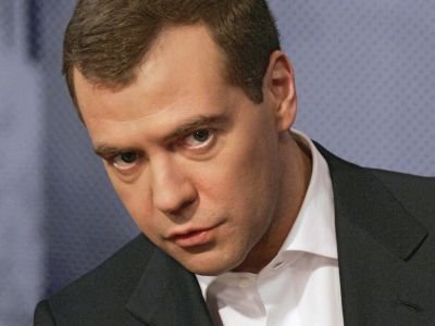 Медведев дал погорельцам личные средства и ждет последователей