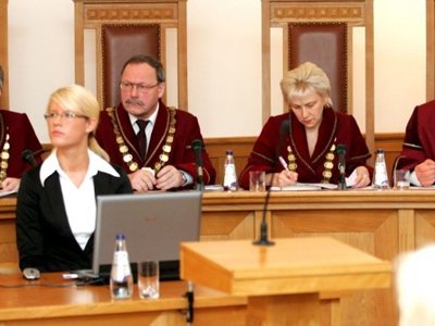 Латвия: придания статуса русскому языку будут добиваться через КС