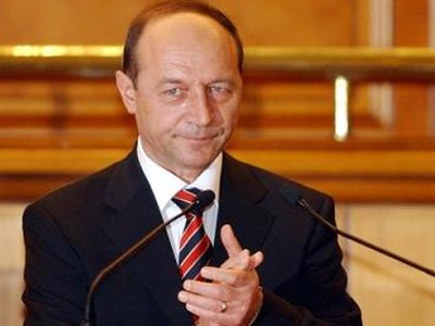 КС Румынии усомнился в праве Бэсеску на пост президента