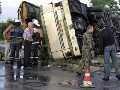На Рублевке перевернулся автобус, пострадали 16 человек