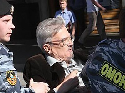 Материалы о задержании Лимонова 31 июля возвращены судьей в милицию