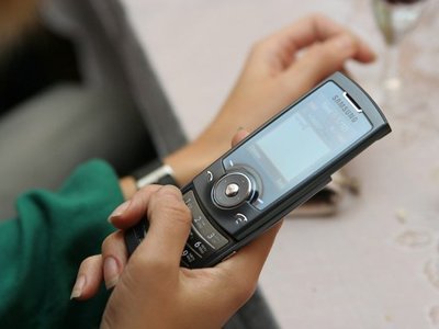 Полиции ЮАР разрешили конфисковать телефоны у водителей, использующих их за рулем