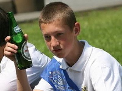 Путин внес в Думу поправки в УК и КоАП о наказании за продажу пива детям