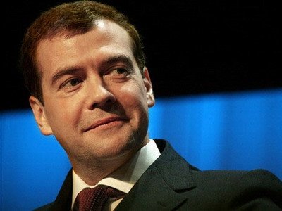 Медведев подписал закон, расширяющий полномочия судебных приставов