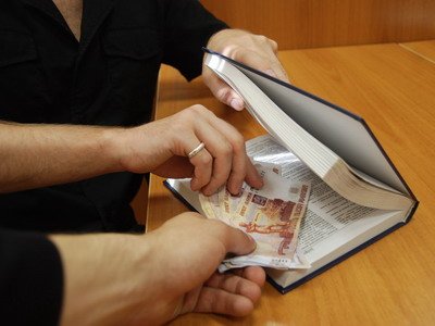 Возбуждено дело на сотрудницу Пенсионного фонда, повышавшую размер пенсии за 120000 руб.
