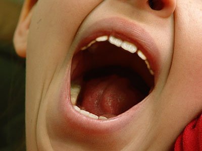  Воспитательница решила проблему крика расшалившихся детей радикально, заклеив им рты скотчем