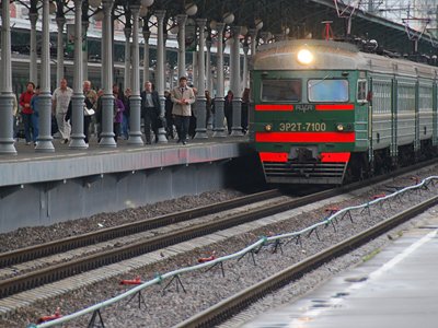 Пассажир электрички, которого ударило дверьми, отсудил у РЖД 8000 руб. компенсации