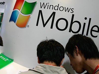 Microsoft обвинили в слежке за пользователями Windows Phone 7