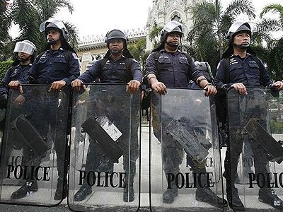 Уголовный суд Таиланда выдал ордер на арест троих лидеров оппозиции