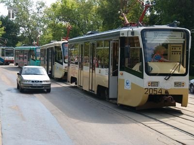 ГИБДД пояснила автомобилистам, как ездить по трамвайным путям, в связи с решением ВС