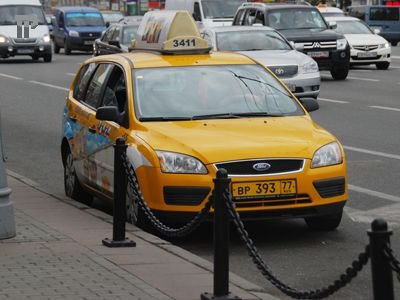 Таксисты с сегодняшнего дня начинают работать по новым правилам