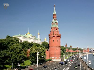 Вслед за Госдумой и Кремль вступил в тяжбу за парковку с Лужковым
