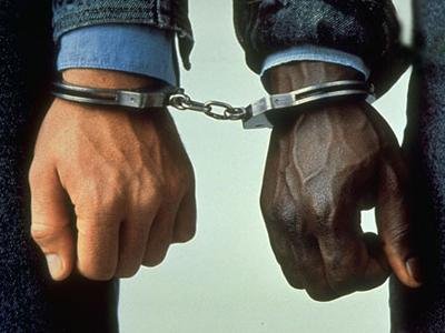 В США двое мужчин подозреваются в тройном убийстве на расовой почве