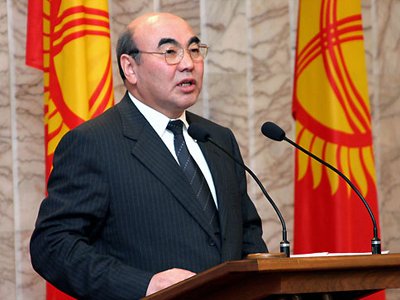 Первый президент Киргизии стал жертвой &quot;рейдеров&quot;