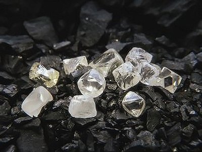 Правозащитники призывают запретить экспорт алмазов из Зимбабве