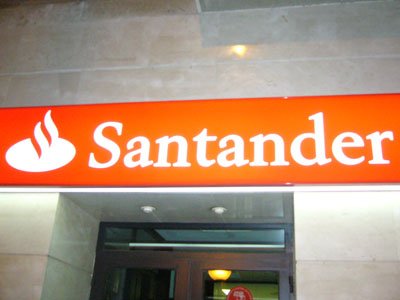 Инвесторы судятся с пострадавшим от аферы Мэдоффа Banco Santander