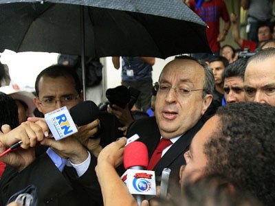 Экс-президент Коста-Рики осужден на пять лет за взятки
