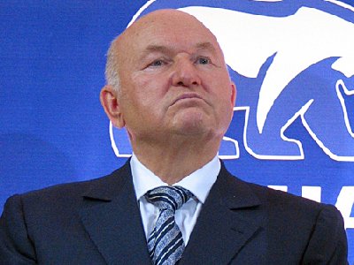 Лужков не комментирует обвинение своего зама в крупной взятке