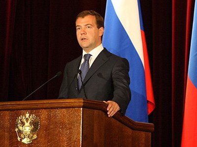 Медведев сегодня весь день занимается проблемами судебной системы