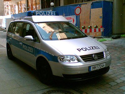Немецкий полицейский 22 года водил патрульный автомобиль, не имея прав