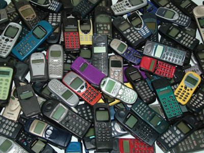 Таможня остановила поставку мобильников по требованию ФСБ