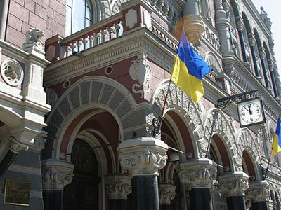 Национальный банк Украины начал отвечать за падение гривны