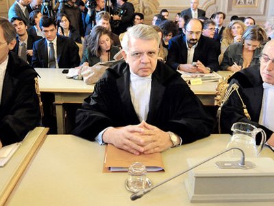 Адвокаты итальянского премьер-министра хотят начать все с чистого листа