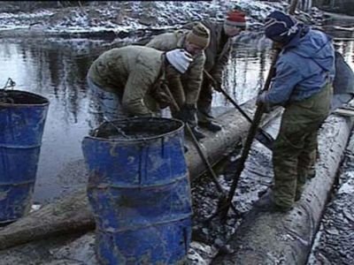За нефть в реке Молочной придется заплатить 22,7 млн руб