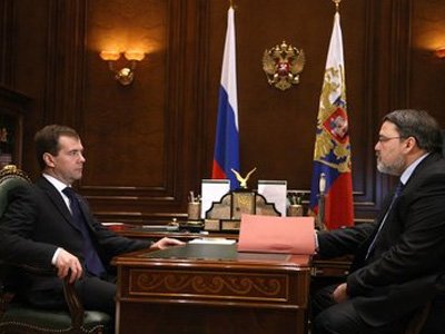 Медведев: надо премировать чиновников за снижение цен при госзакупках