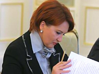 Елена Скрынник не стала брать пример с Сердюкова и дает показания следователям