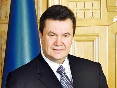 Глава Конституционного суда Украины вручил Януковичу свидетельство президента