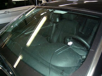 Чубайс выложил в своем блоге фотографии обстрелянного BMW