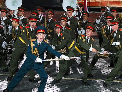 Госдума может разрешить свободно петь военные песни