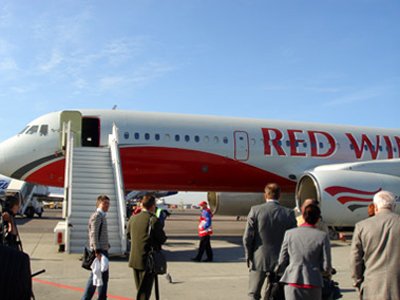 Прокуратура наказала авиакомпанию Red Wings за непунктуальность
