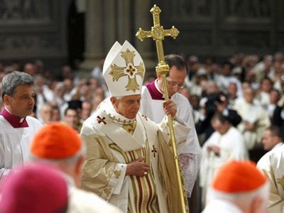 На Папу Римского и Ватикан подали в суд